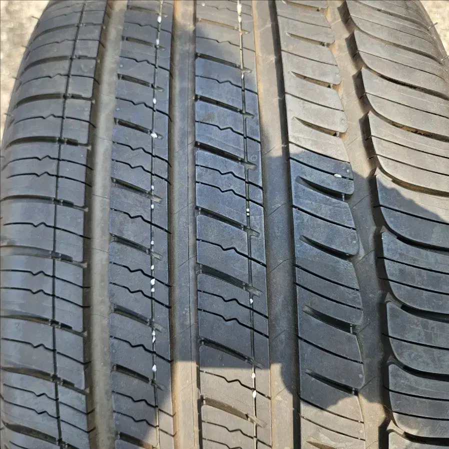 중고타이어 미쉐린 245/40R19 & 2454019 1개 팝니다.